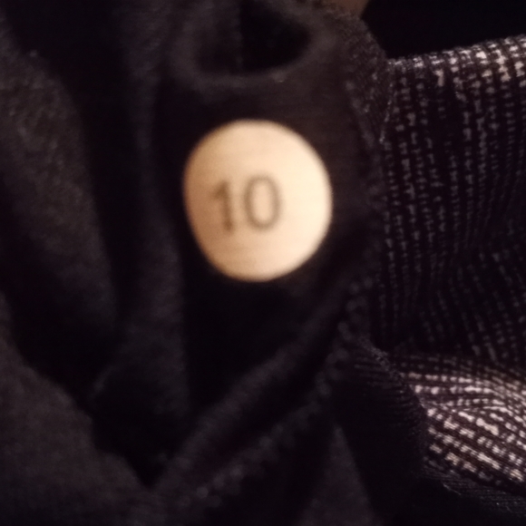 Lululemon Energy Bra - Size 10 - Picture 6 of 7
